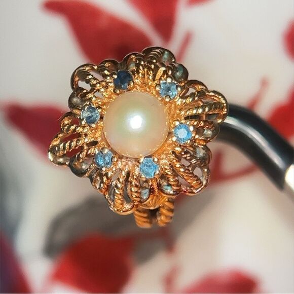10k Vintage Flower Shaped Pearl Surrounded With Blue Sapphires Ring - Picture 3 of 13